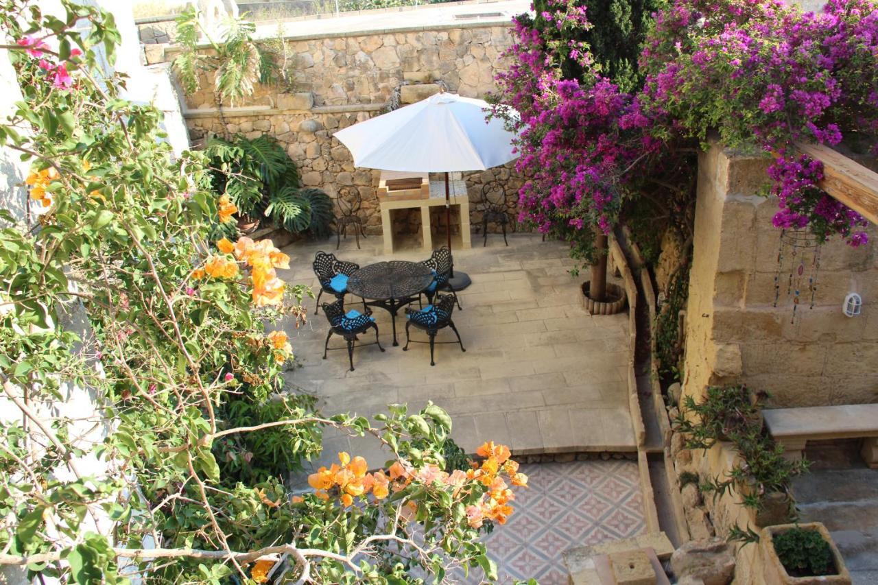 The Garden Gate Bed & Breakfast Sannat Exterior photo