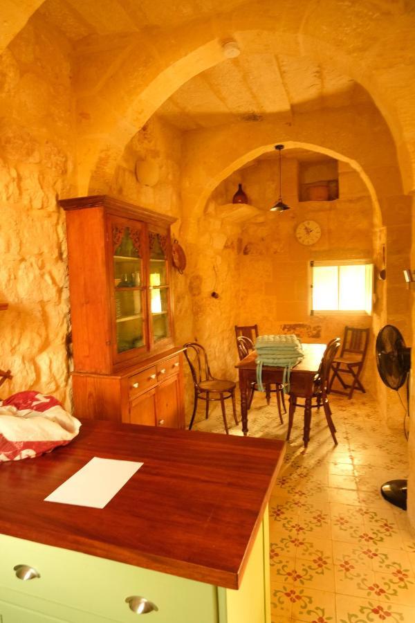 The Garden Gate Bed & Breakfast Sannat Exterior photo